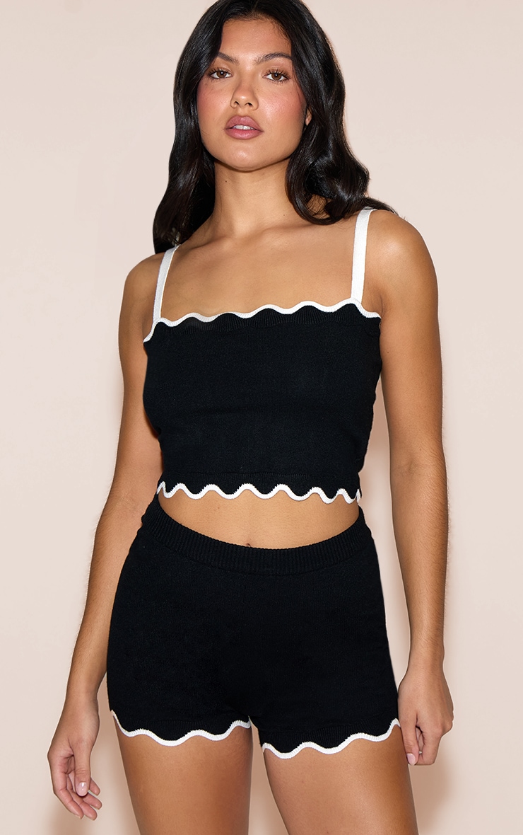 Débardeur en maille tricot douce noire à lisérés contrastants et bordures festonnées image 4