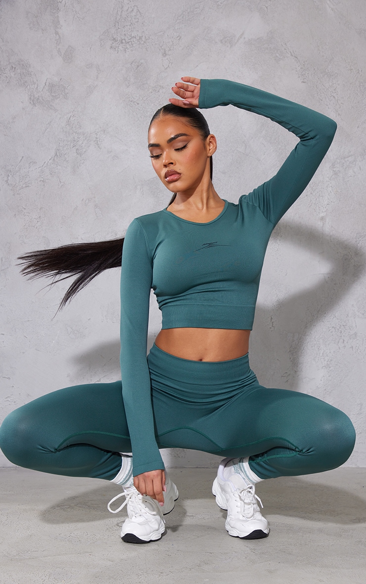 PRETTYLITTLETHING Crop top de sport vert sans coutures à manches longues image 3