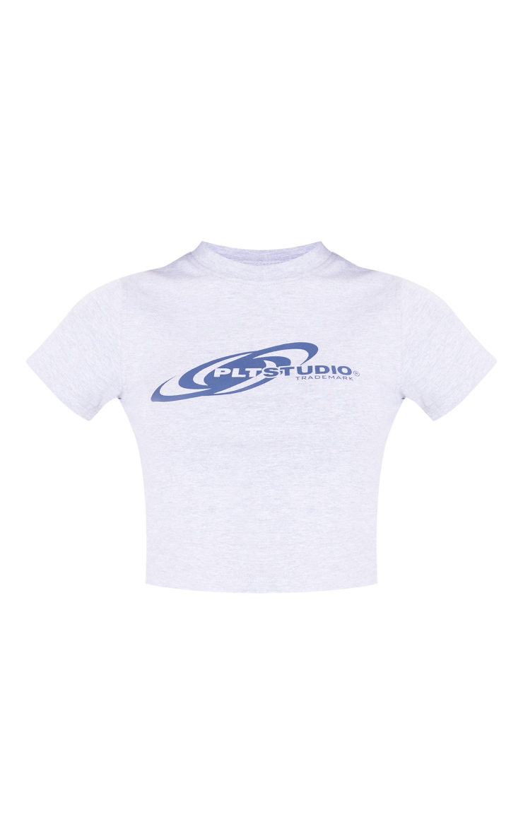 PRETTYLITTLETHING Grey Studio Printed Fitted Crop T Shirt image 5
