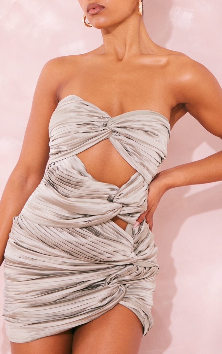 Robe bustier moulante plissée kaki clair satiné à découpes et noeud image 4