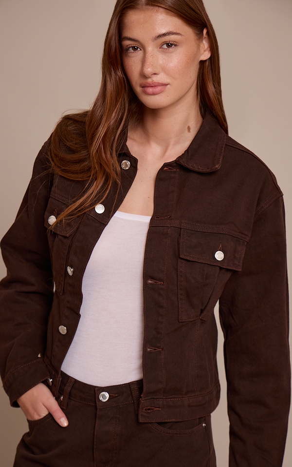 Veste en jean chocolat foncé à dos cintré et plissures