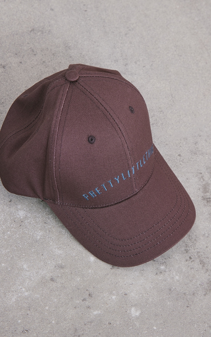 PRETTYLITLETHING Casquette gris anthracite basique image 3