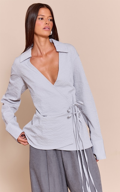 Chemise cache-coeur texturée bleu clair nouée