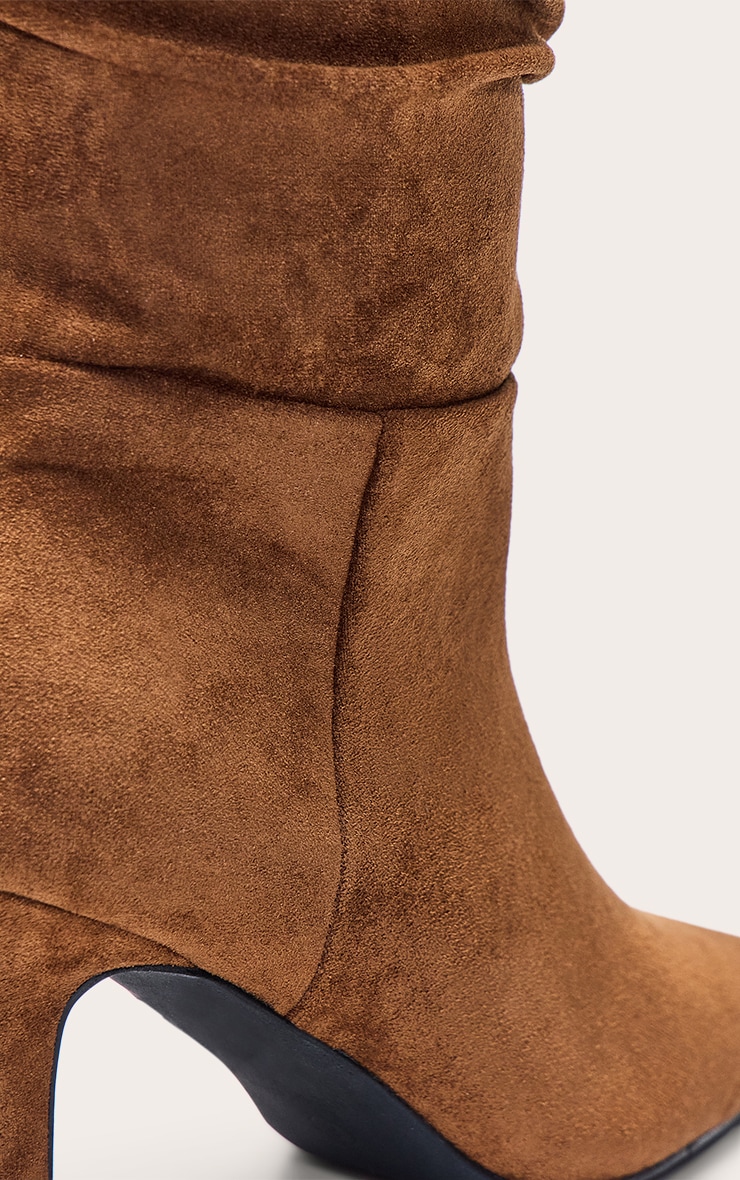 Bottes hautes en suédine marron clair froncées à talon image 5