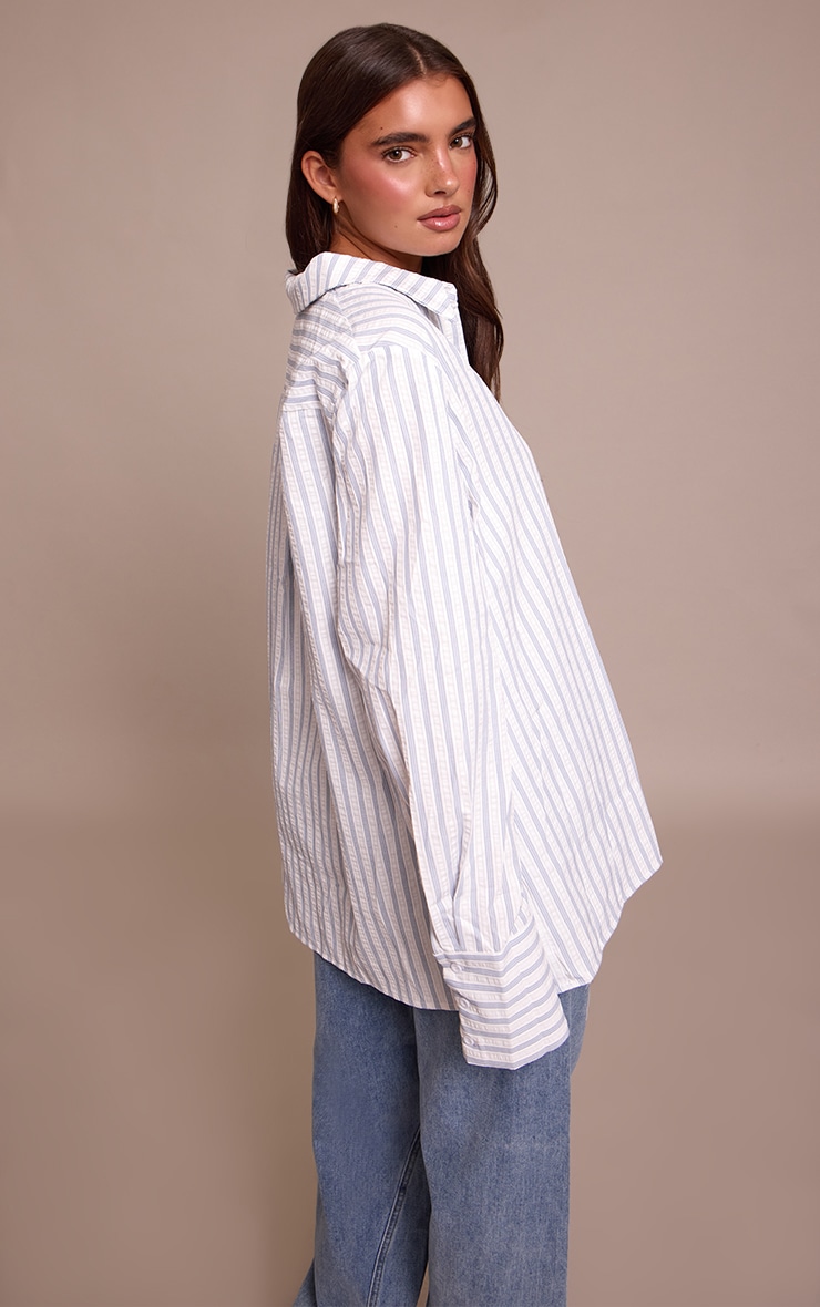Chemise oversize bleue à rayures et manchettes image 2