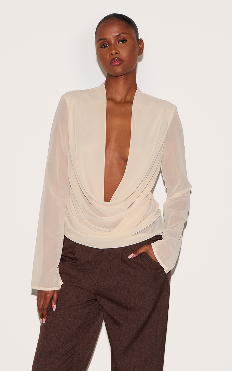 Blouse en mousseline de soie amande transparente à col bénitier et manches longues image 1