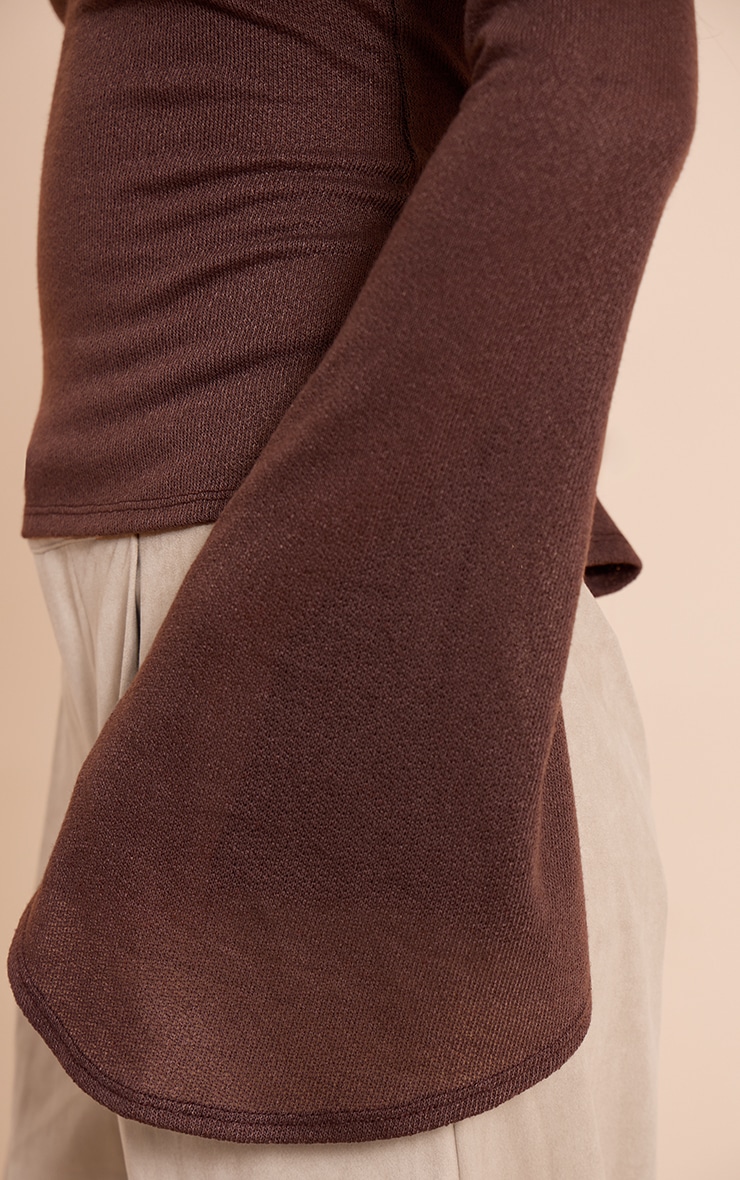 Top long texturé chocolat à manches flûtes évasées image 4