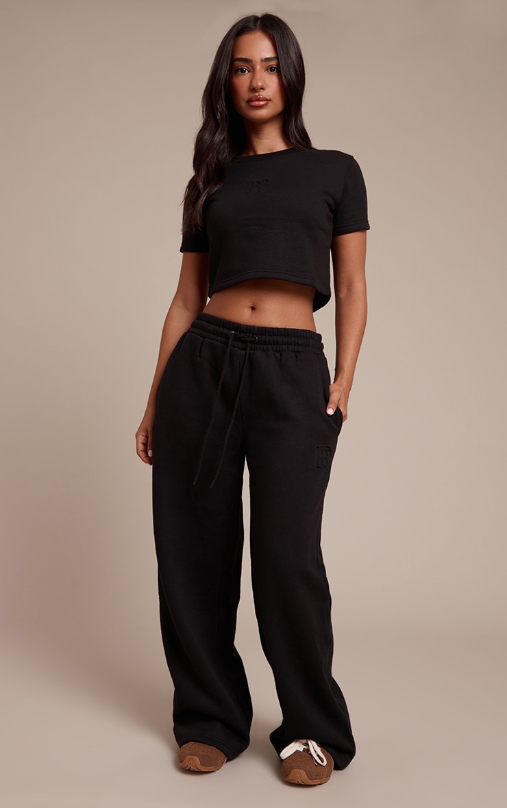 Petite Top ajusté en sweat noir à logo PrettyLittleThing image 3