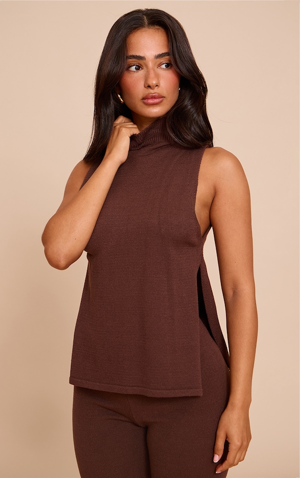 Petite Top en maille tricot chocolat sans manches à col montant