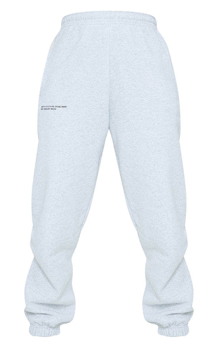 PRETTYLITTLETHING Jogging gris cendré clair à slogan Est 2012 image 5