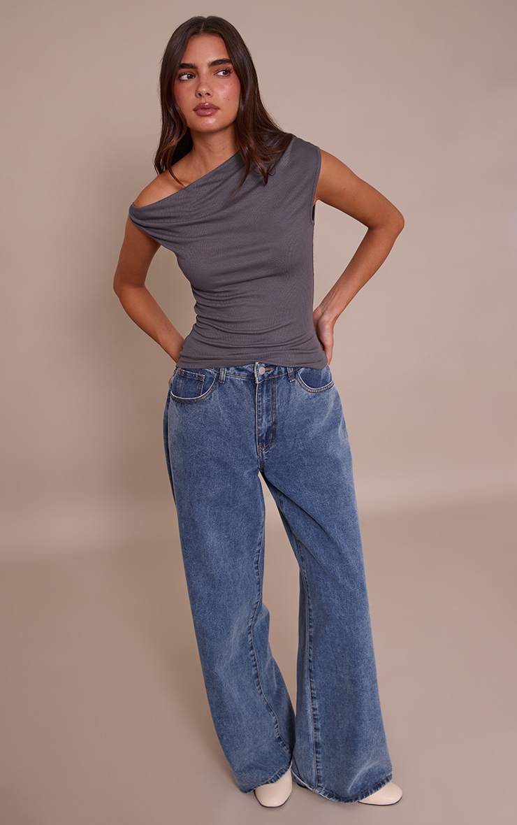 Top côtelé doux gris anthracite sans manches à détail drapé asymetrique image 3