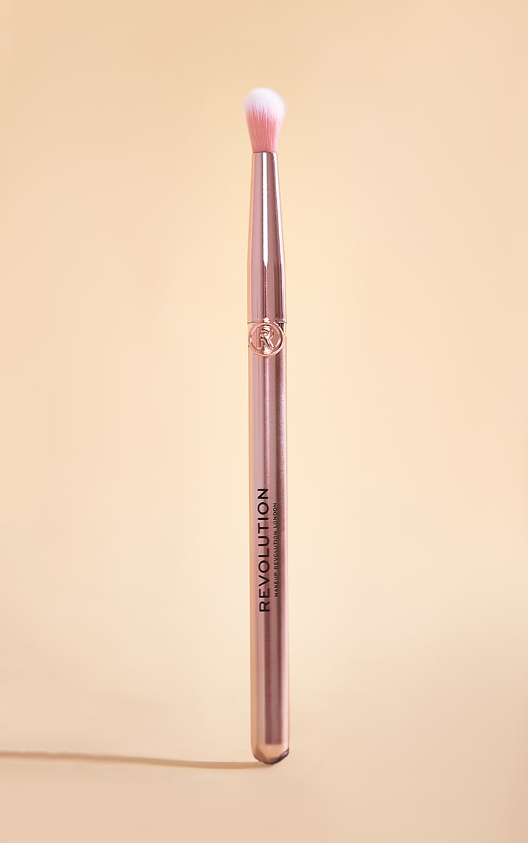 Makeup Revolution Create Fluffy Eye Brush R2 image 1