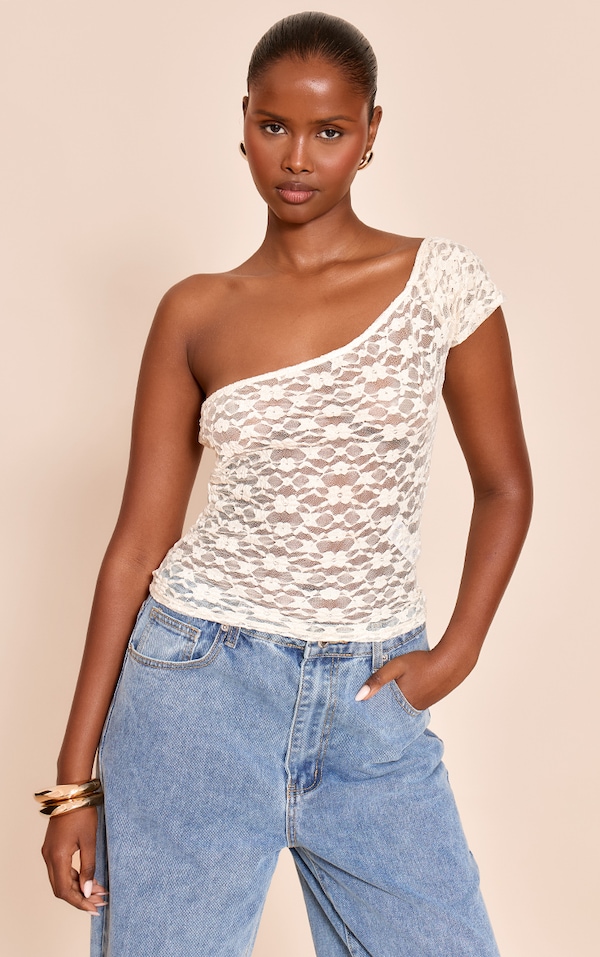 Top en dentelle texturée crème à col asymétrique
