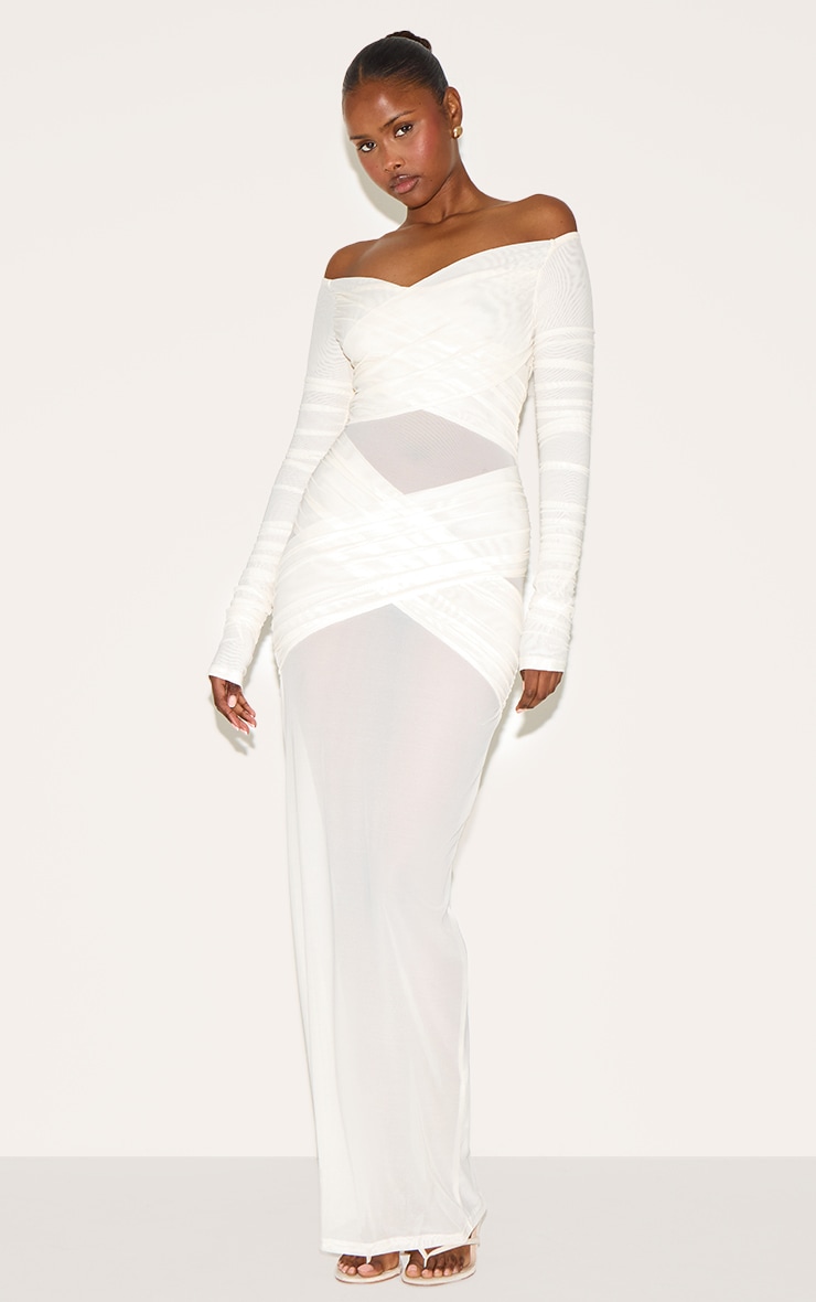 Robe longue bandage en mesh crème froncée à col bardot et parties superposées image 3