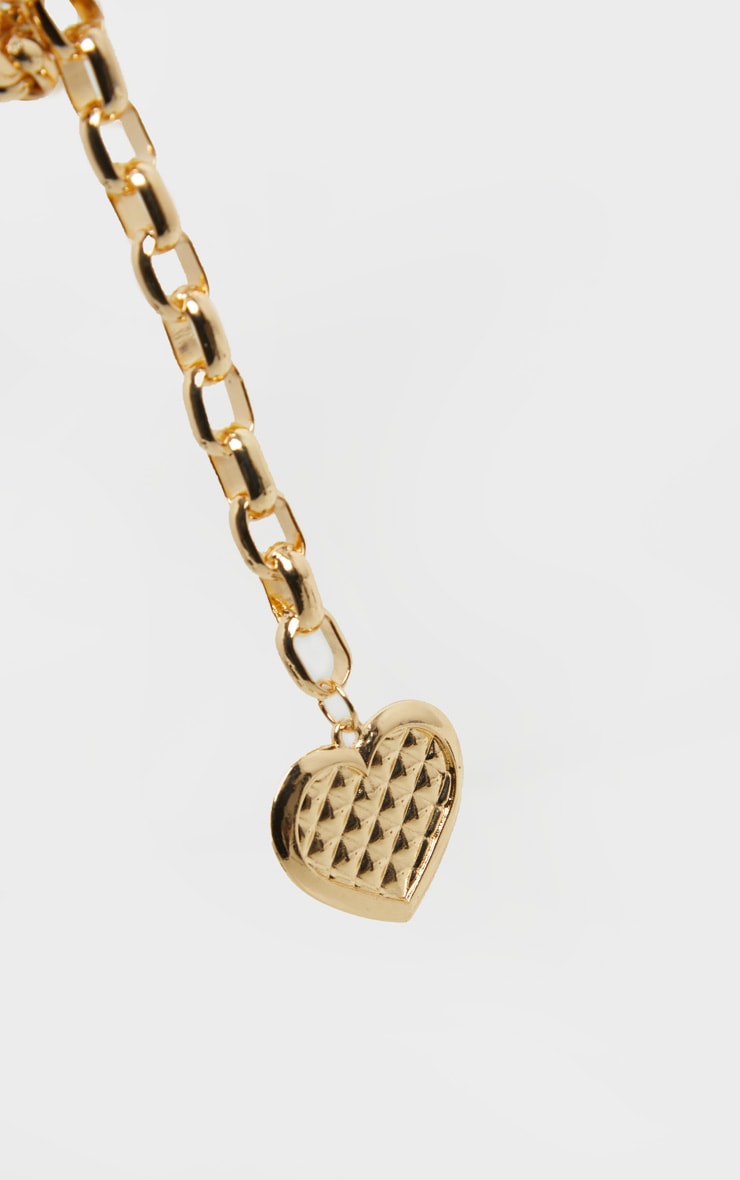 Heart chain clearance link belt