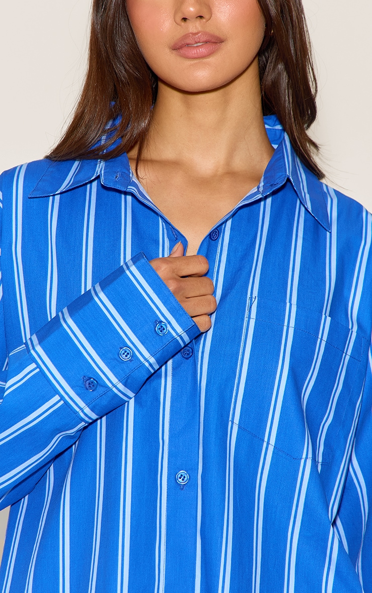 Chemise oversize en popeline de coton bleue à rayures et manches longues image 4