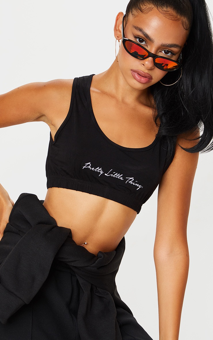 PRETTYLITTLETHING - Crop top sans manches noir à ourlet élastique