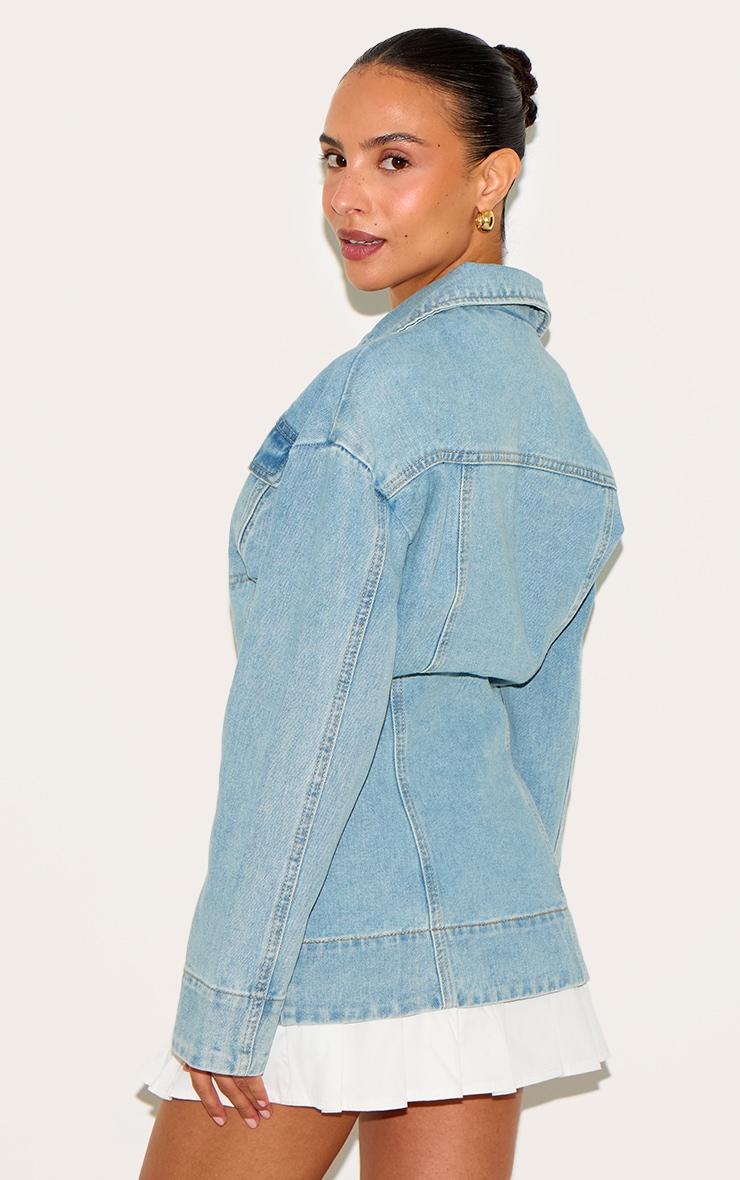 Petite Mini robe ajustée en jean bleu clair à partie plissée image 2