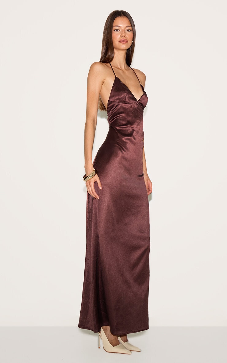 Robe longue style nuisette satinée chocolat à dos lacé image 3