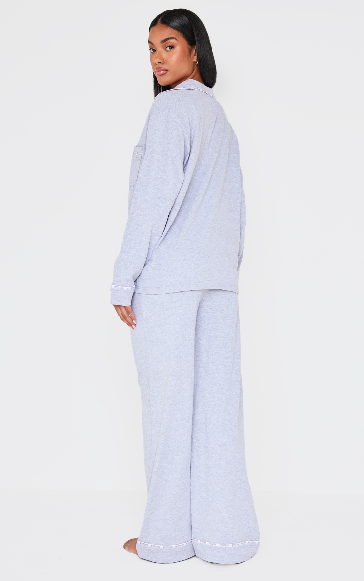 PRETTYLITTLETHING Ensemble de pyjama en jersey gris à coutures surjetées image 2