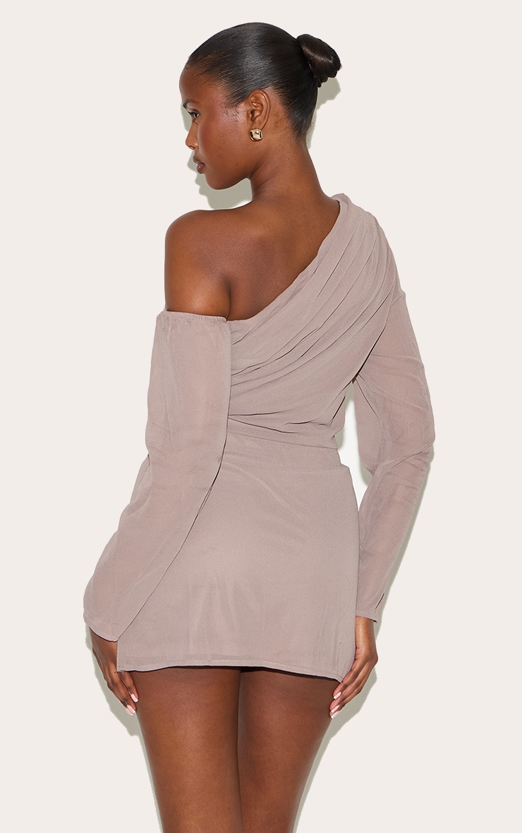 Robe asymétrique ruchée trapèze en mousseline de soie couleur champignon image 2