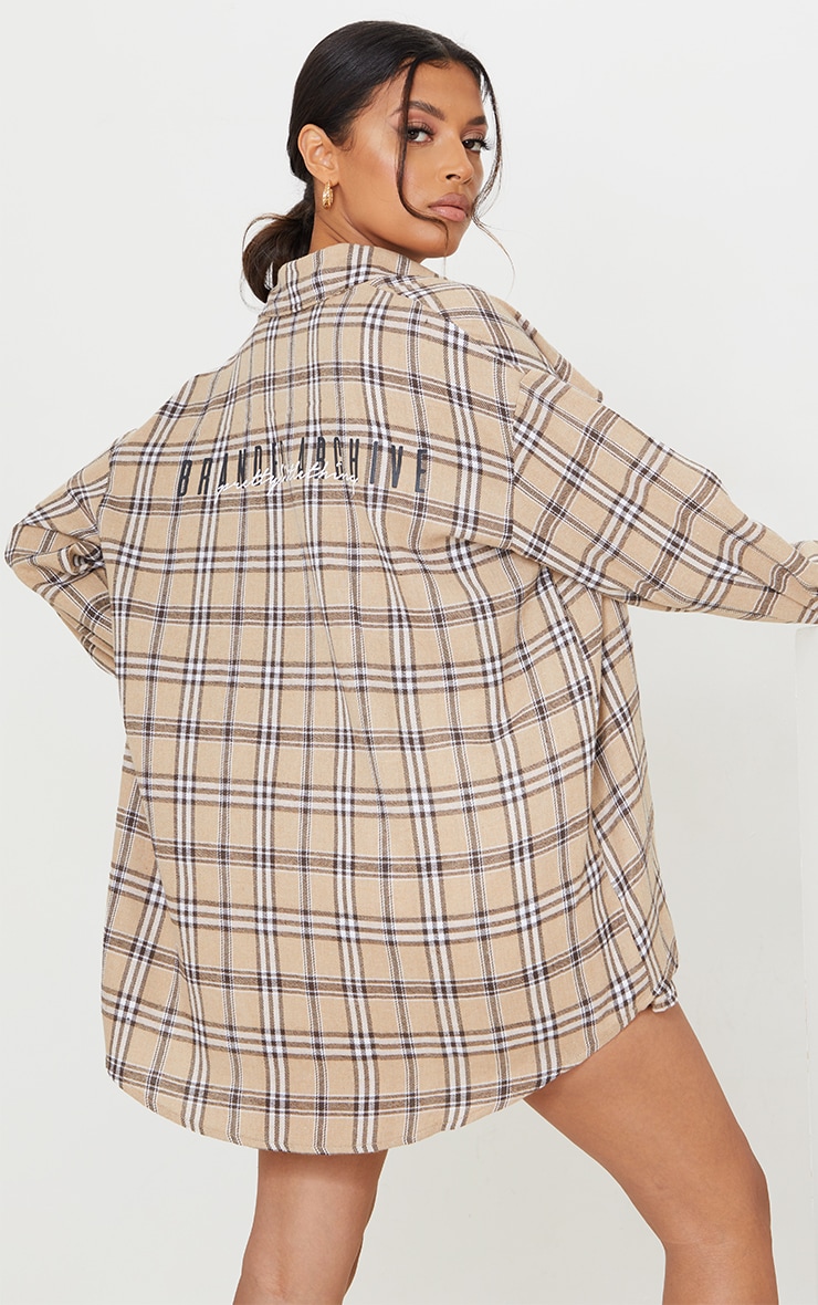 PRETTYLITTLETHING - Chemise bleue imprimé carreaux à slogan dans le dos
