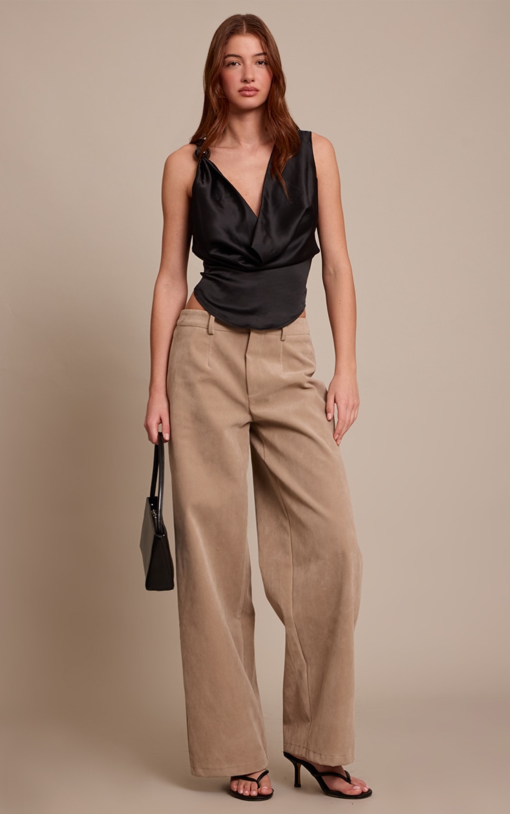 Top satiné noir à empiècement et col bénitier image 3