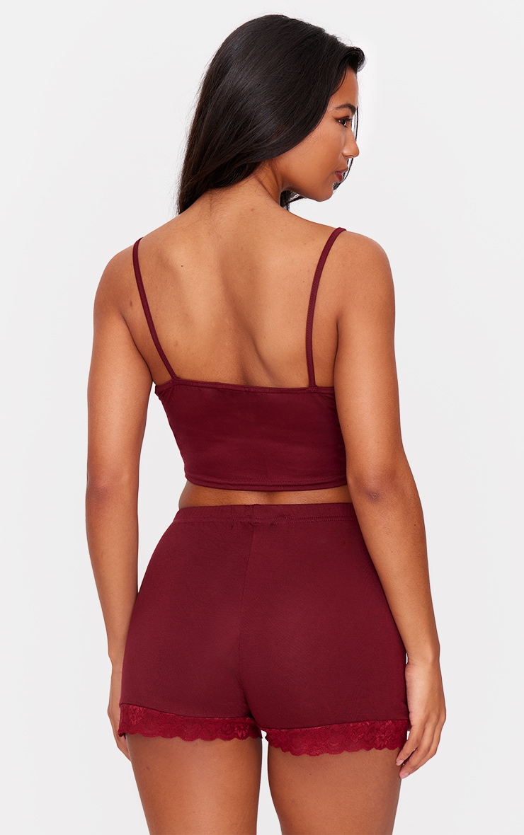 Ensemble de pyjama débardeur et short bordeaux à bordures en dentelle image 2