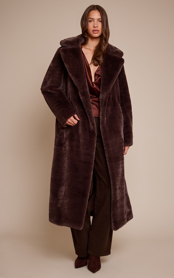 Manteau long en fausse fourrure chocolat à taille nouée