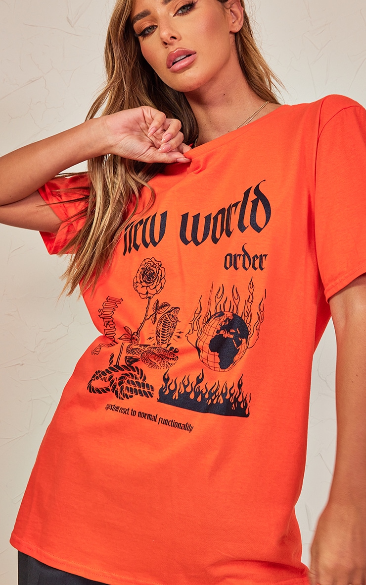 T-shirt orange détail slogan à police gothique New World image 4