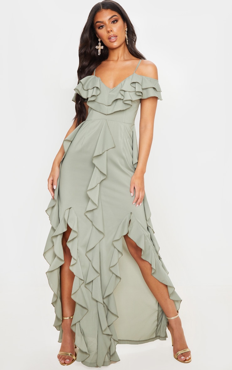 Robe longue vert sauge volantée qui dénude les épaules