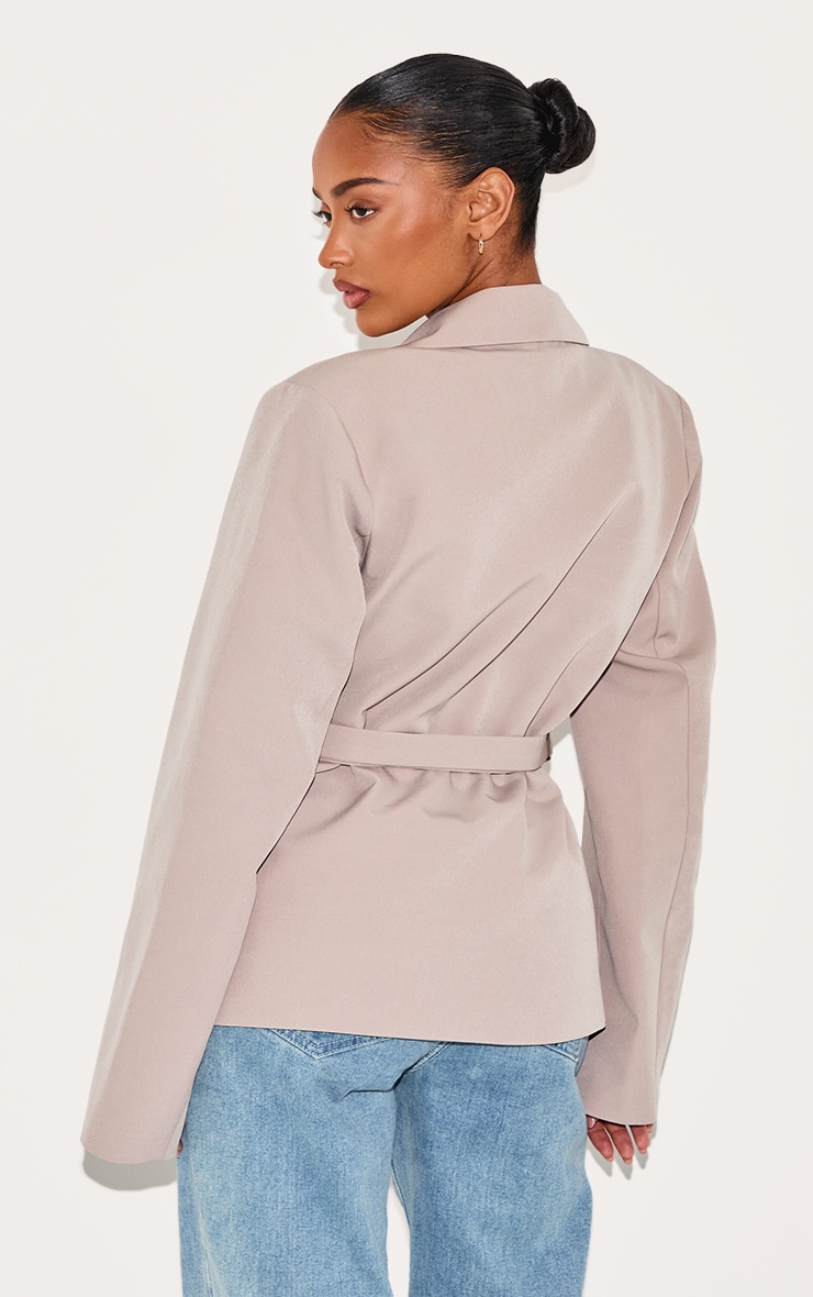 Shape Blazer de tailleur taupe à taille croisée asymétrique et ajustable image 2