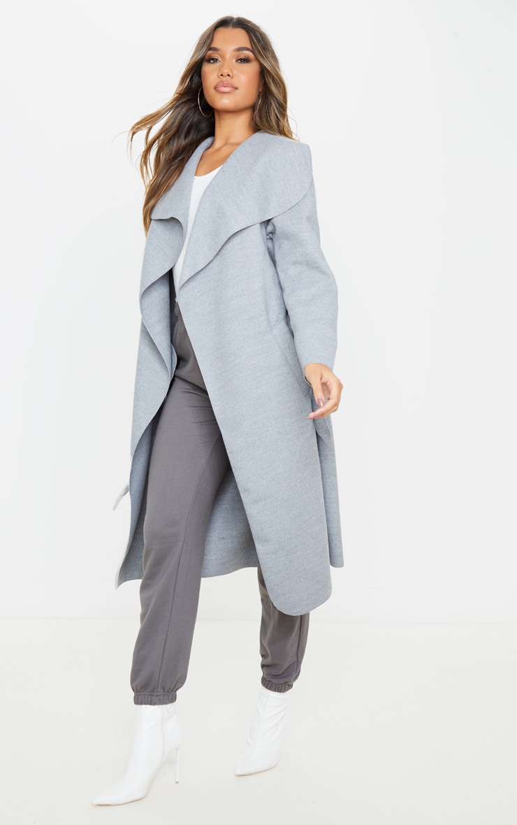 Veronica manteau effet cascade surdimensionné gris argenté à Veronica manteau effet cascade surdimensionné gris argenté à