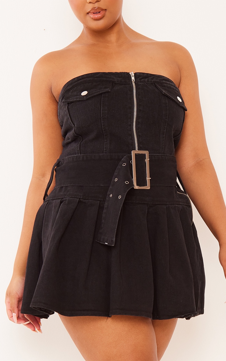 Plus Mini jupe pliss?�e en jean noir ?� ceinture | PrettyLittleThing FR