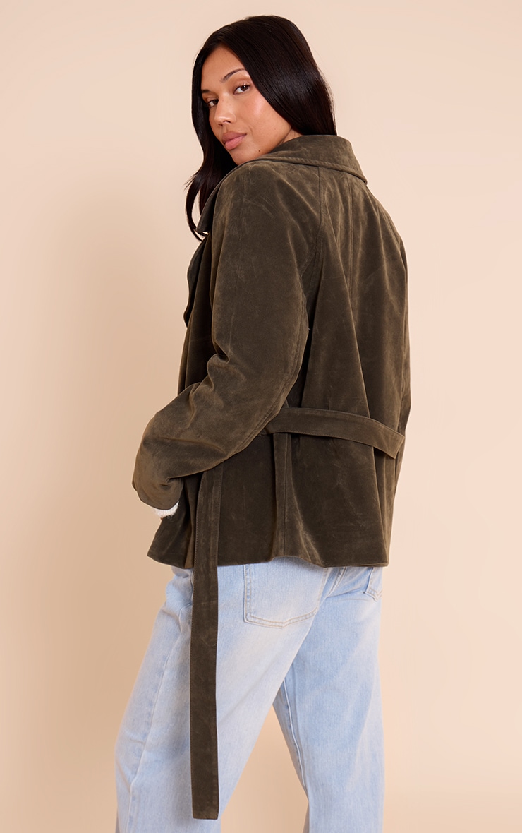 Veste ceinturée en suédine kaki image 2