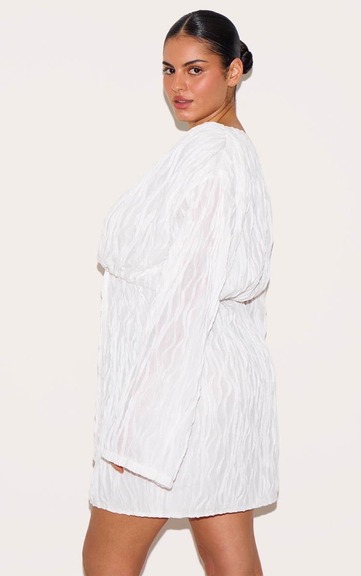 Plus Robe texturée blanche à devant portefeuille image 2