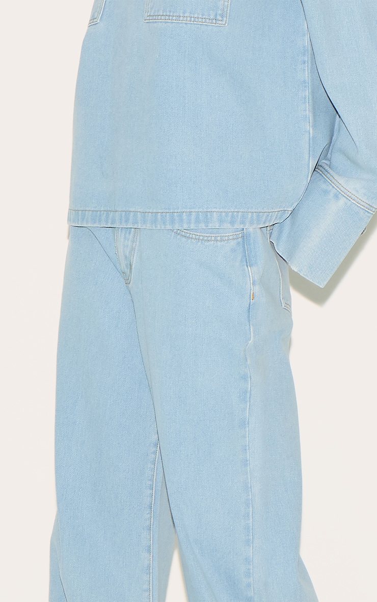 Jean large bleu clair à taille haute et coutures contrastantes image 4