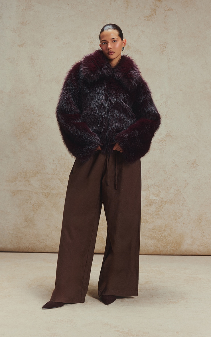 Manteau en fausse fourrure rouge cerise à col oversize image 3