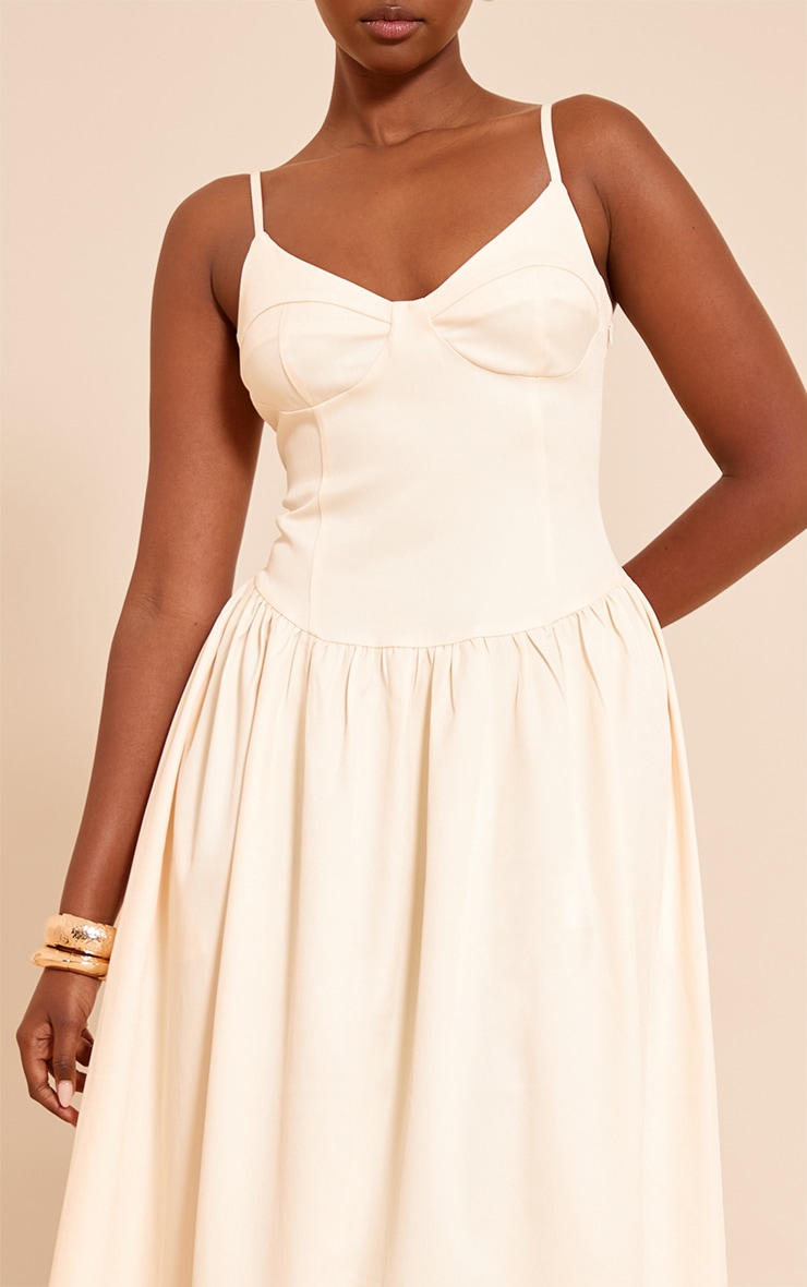 Robe longue tissée crème à bretelles fines et détails sur le buste image 4