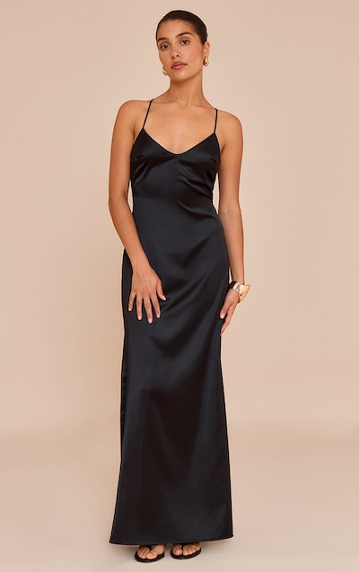 Petite Robe longue satinée noire à bretelles fines et dos ouvert
