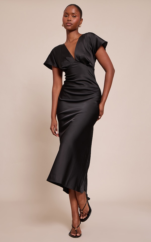 Robe mi-longue satinée noire à manches courtes
