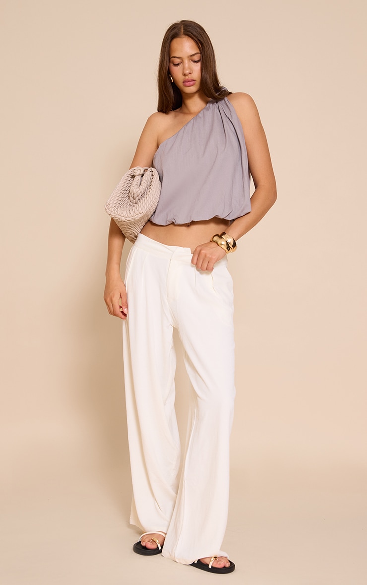 Top bouffant tissé stretch gris à détail noué et épaule unique image 3