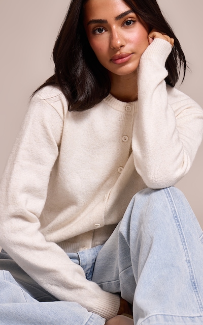 Petite Cardigan en maille tricot crème à boutons devant