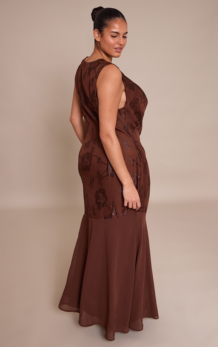 Plus Robe longue chocolat à col bénitier et appliqués fleurs image 2