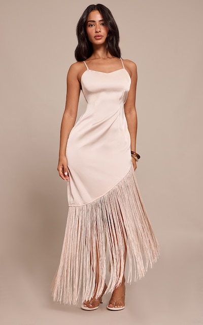 Petite Robe longue en matière satinée champagne à détail pompons