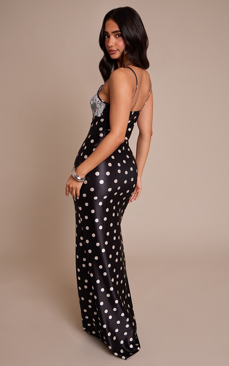 Petite Robe longue noire à pois et parties en dentelle contrastante image 2