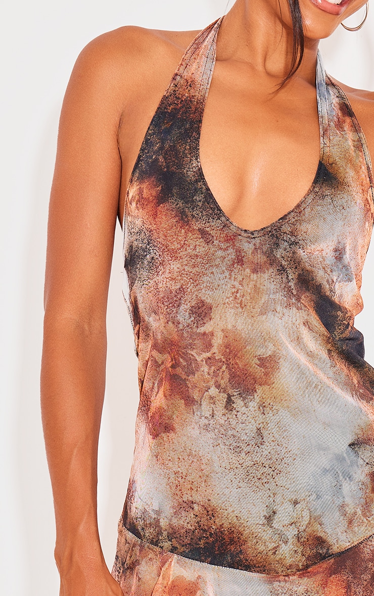 Robe droite en mesh marron imprimé abstrait à volants et dos nu image 4