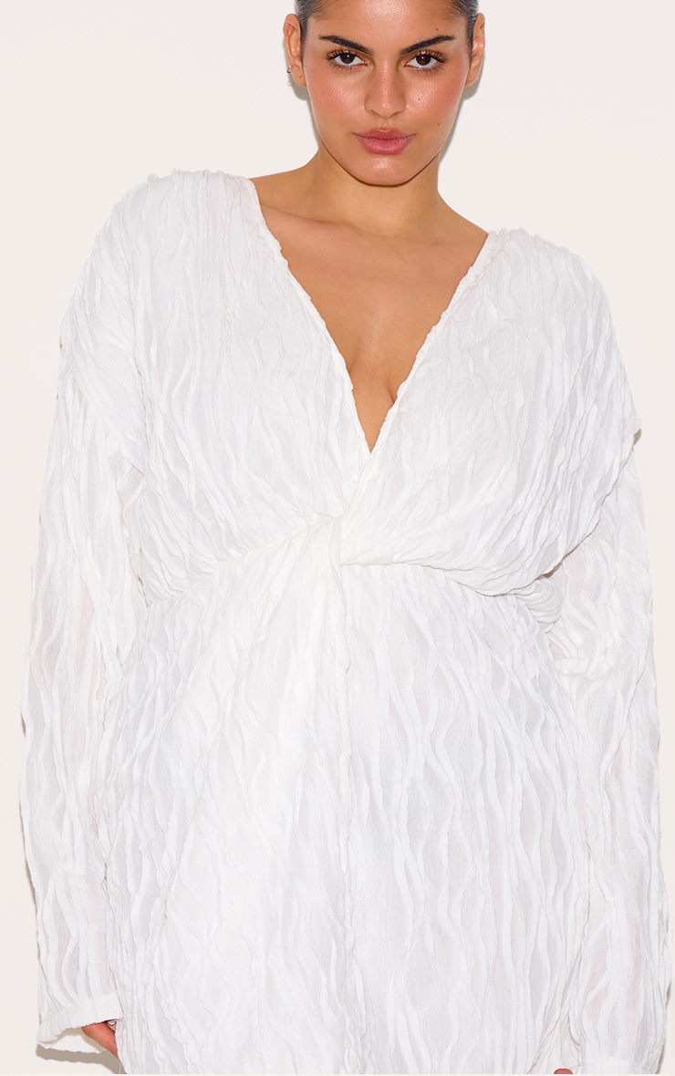 Plus Robe texturée blanche à devant portefeuille image 4