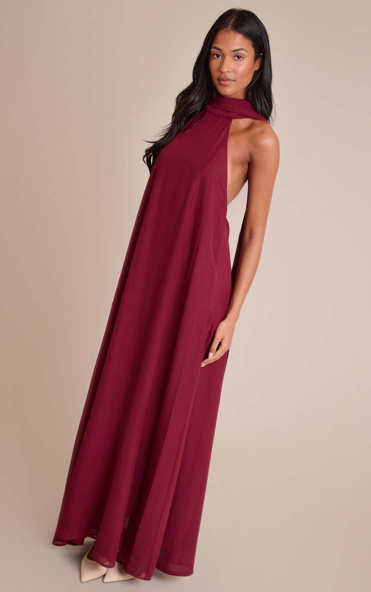 Tall Robe longue en mousseline de soie rouge vin à col montant et détail foulard image 3