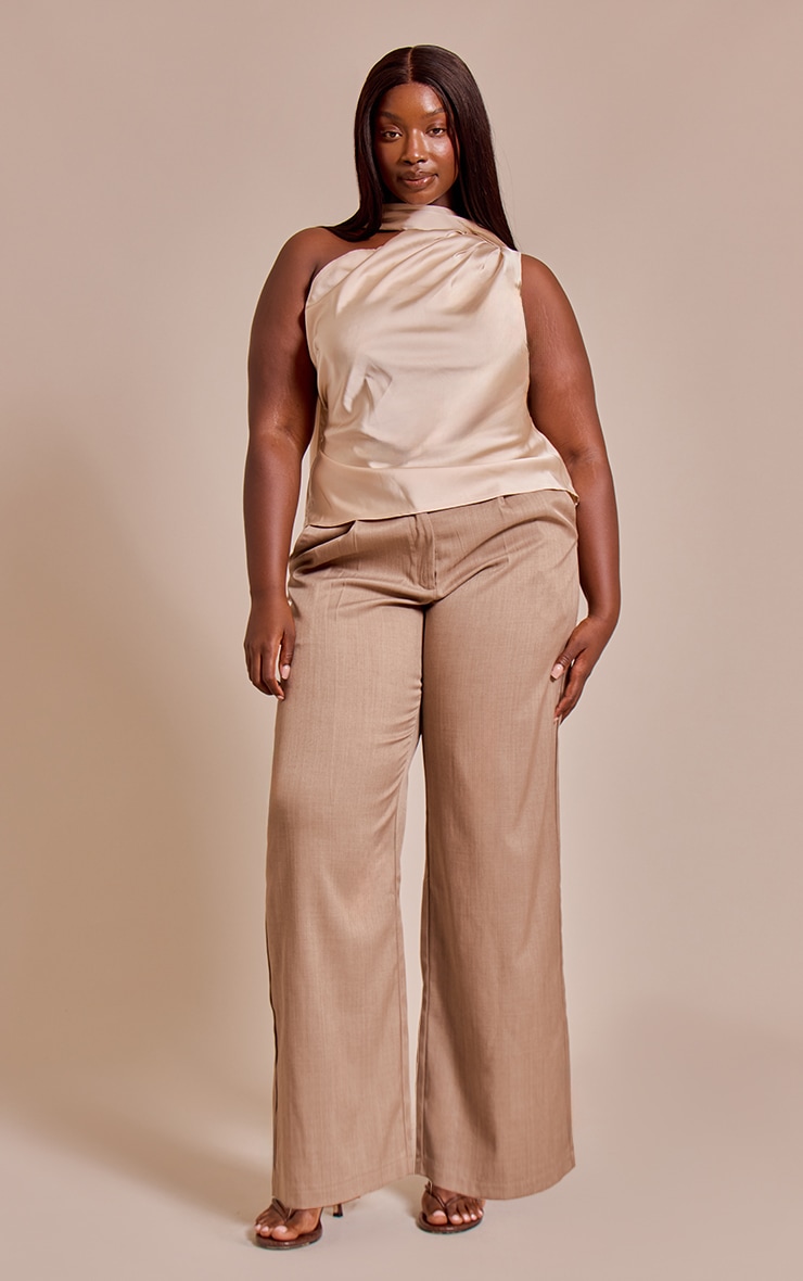 Plus Top satiné beige à détail foulard asymétrique image 3